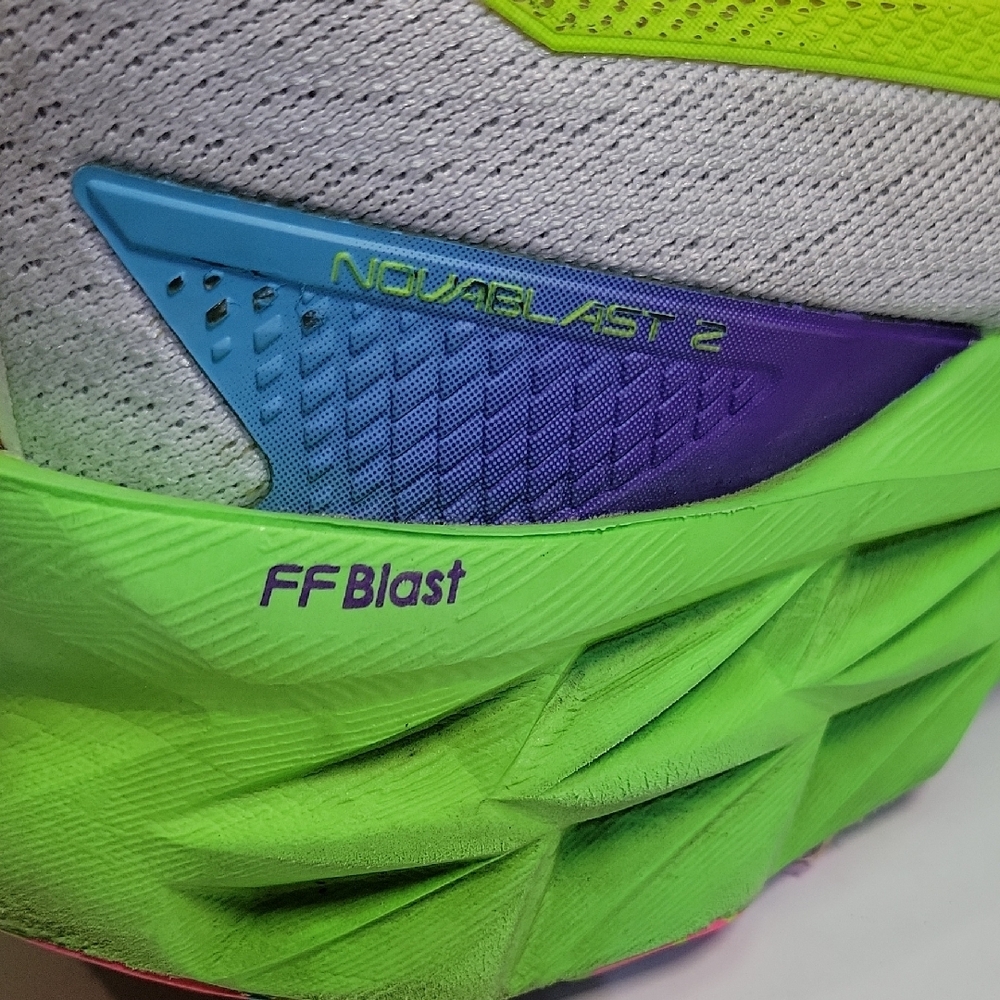 Mens 11.5 ASICS Novablast 2 running shoes in the "White/Safety Yellow" Great. - Picture 6 of 7